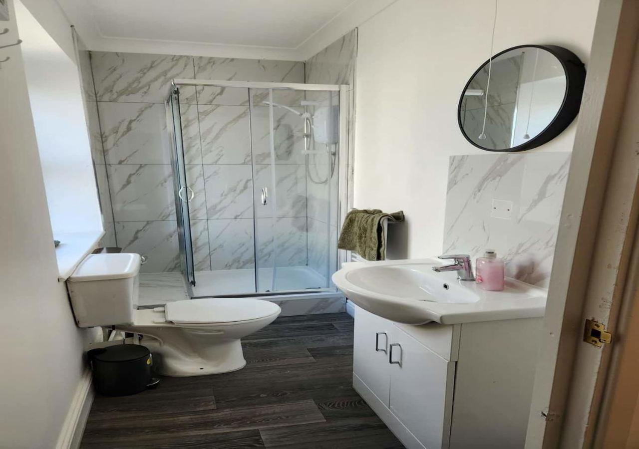 Modern & Stylish 1 Bedroom Flat In Bridgend Town Dış mekan fotoğraf